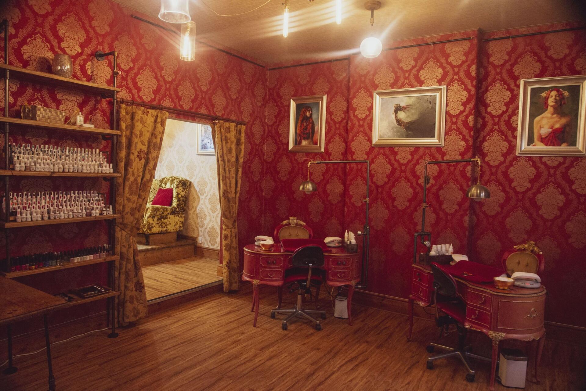 Gilded Dreams Salon — panoramic interior view