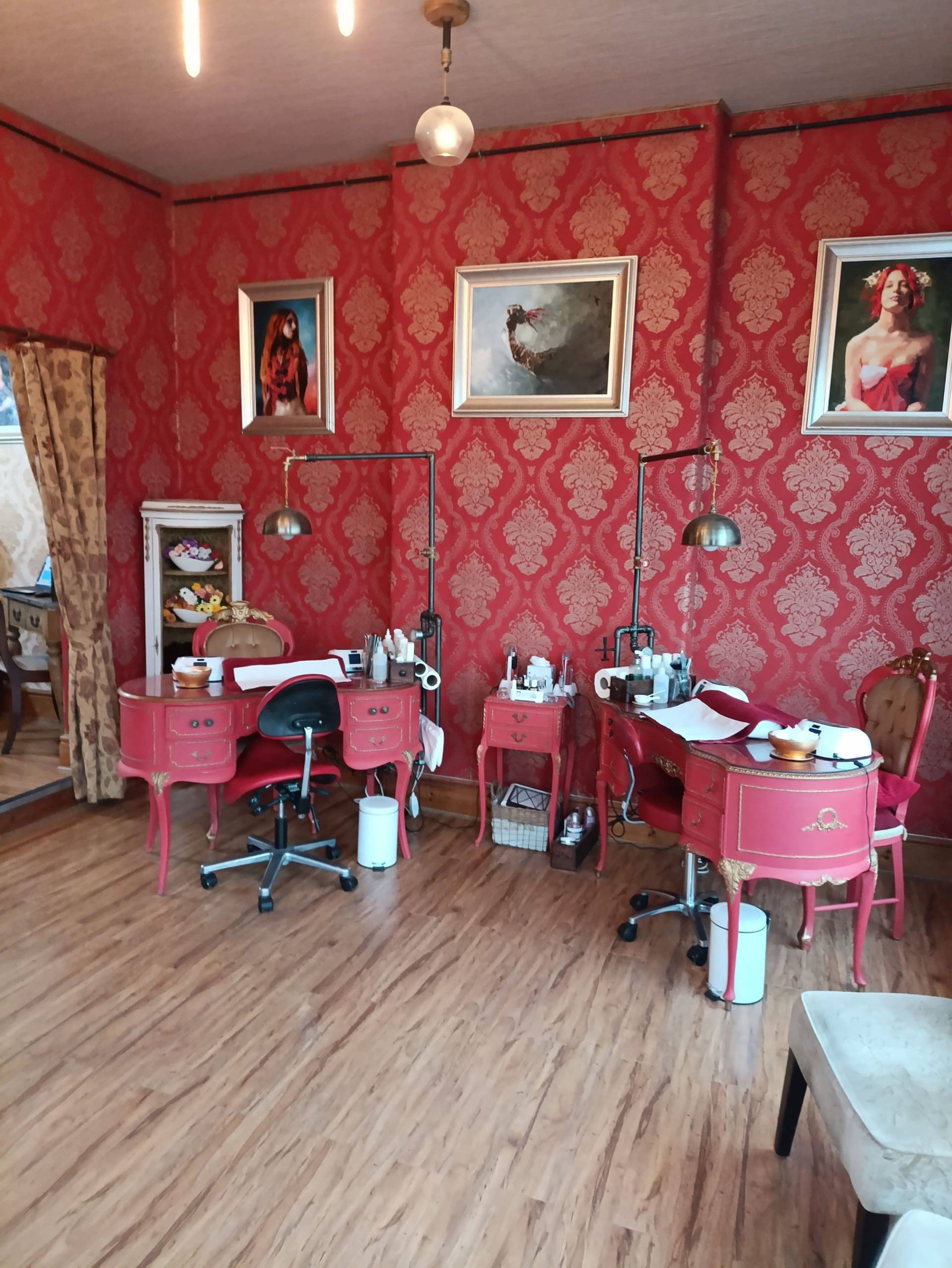 Gilded Dream Salon Manicure Desk